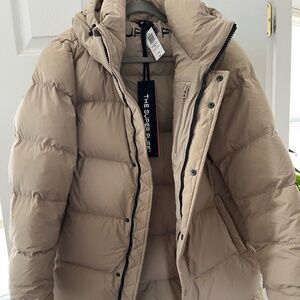 Aritzia The Super Puff Mid